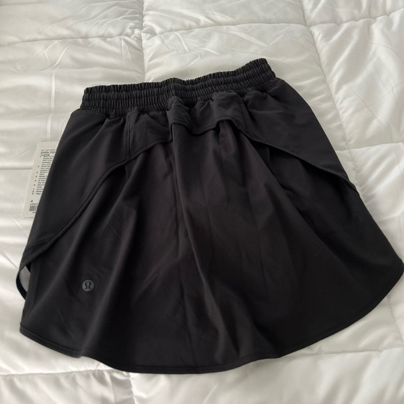 Lululemon skirt with shorts - Picture 2 of 3